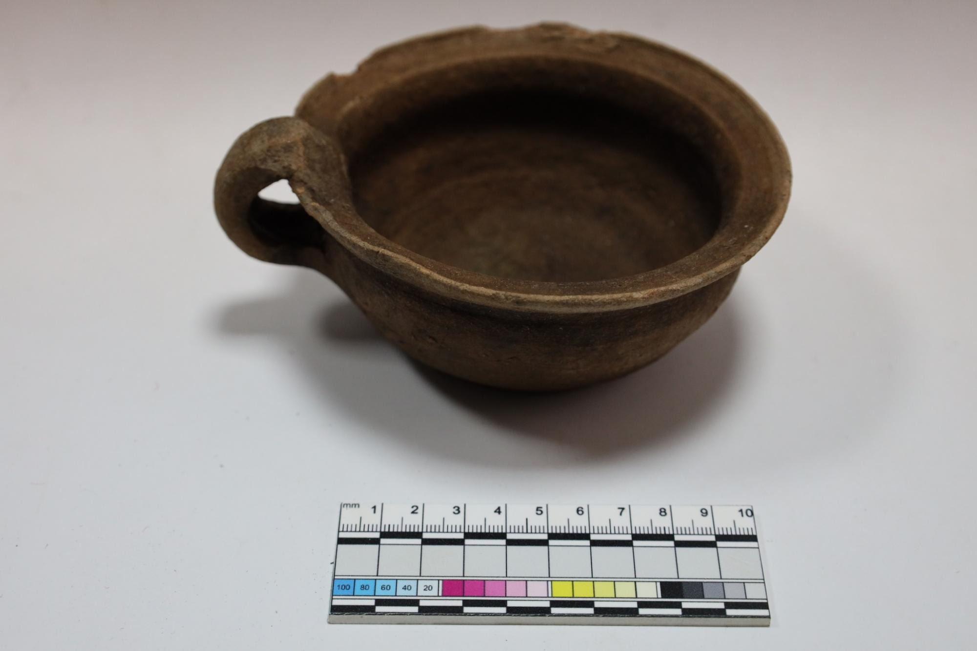 Золотий скарб ХVII-XVIII століть знайшли під Києвом. Ось фото цінних артефактів