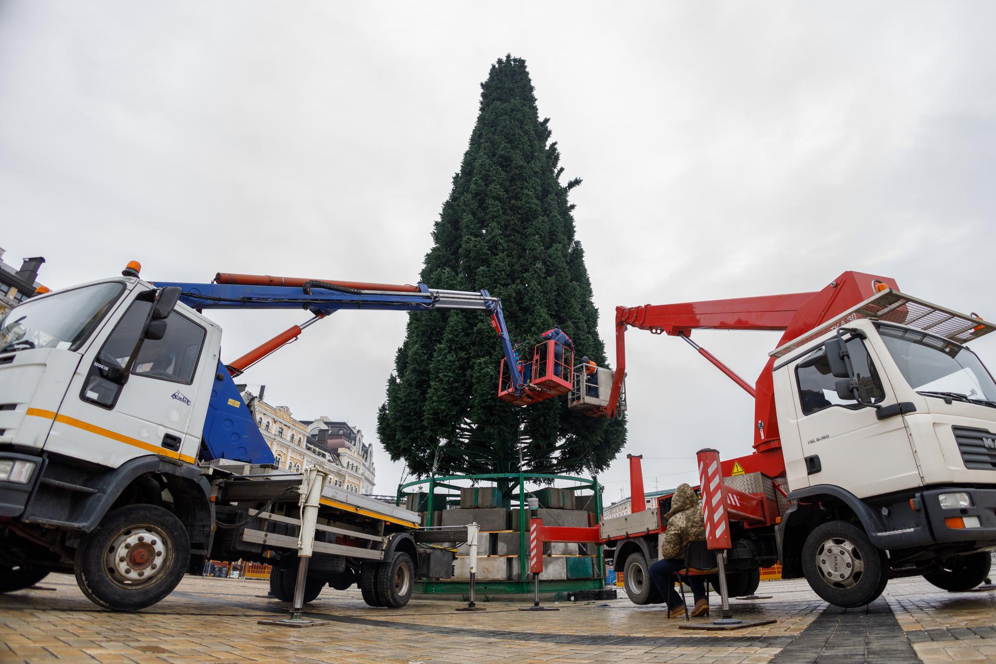 Не така, як планували: як виглядатиме ялинка у центрі Києва