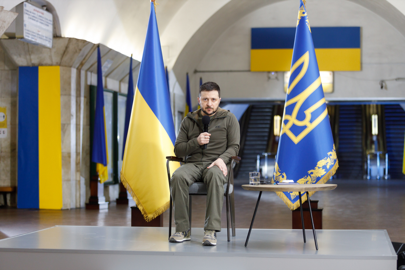 Від ділового шику до мілітарі. Еволюція стилю Зеленського: погляд через роки