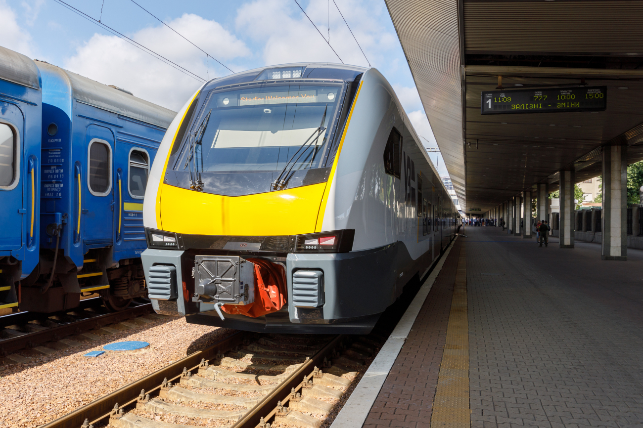 Укрзалізниця показала оновлений рухомий склад: на чому тепер возять українців (фото)