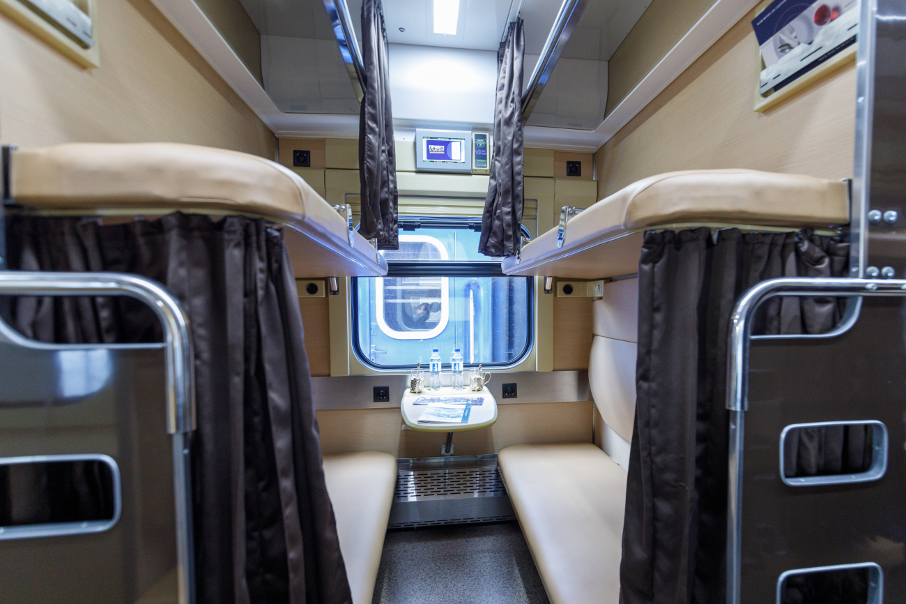 Укрзалізниця показала оновлений рухомий склад: на чому тепер возять українців (фото)