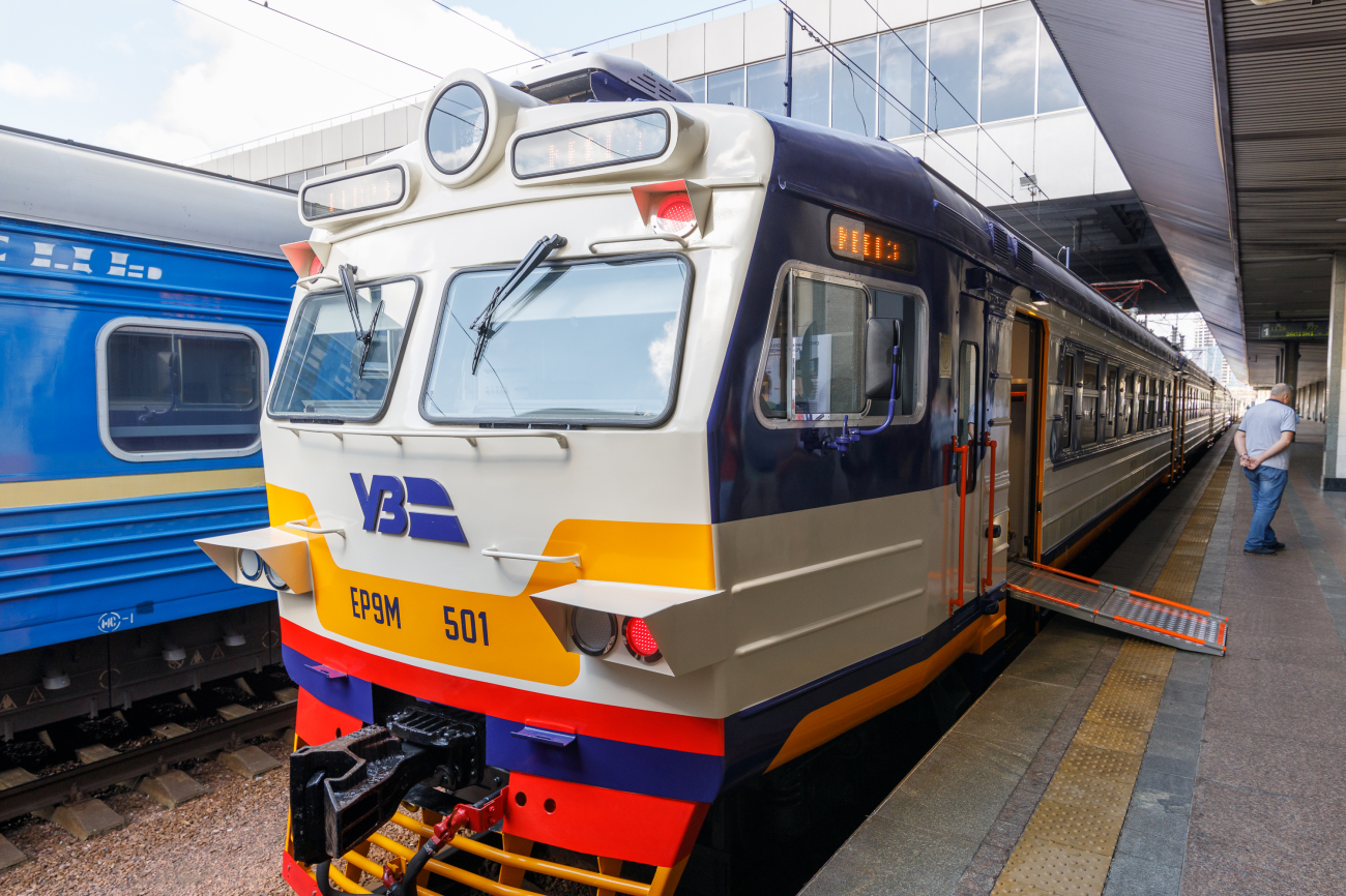 Укрзалізниця показала оновлений рухомий склад: на чому тепер возять українців (фото)