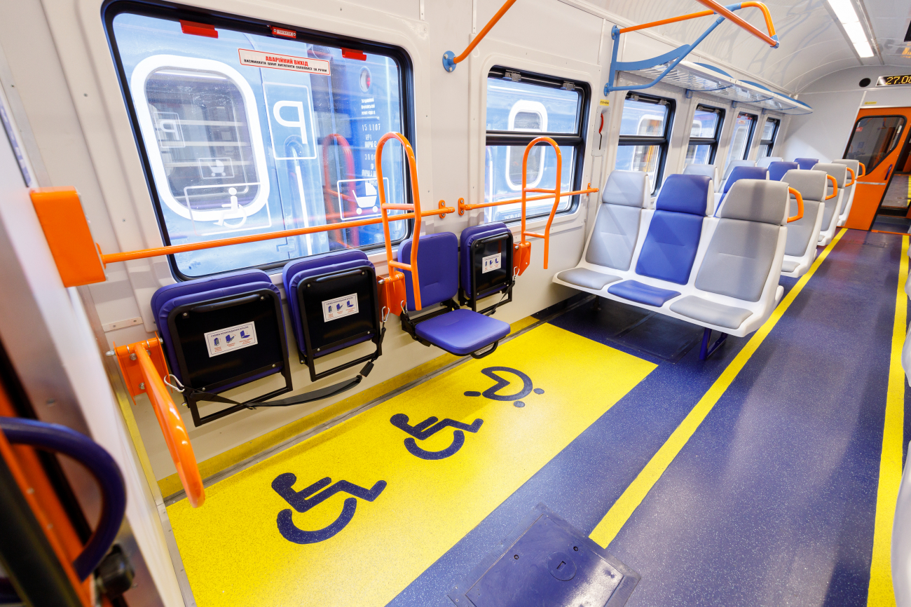 Укрзалізниця показала оновлений рухомий склад: на чому тепер возять українців (фото)