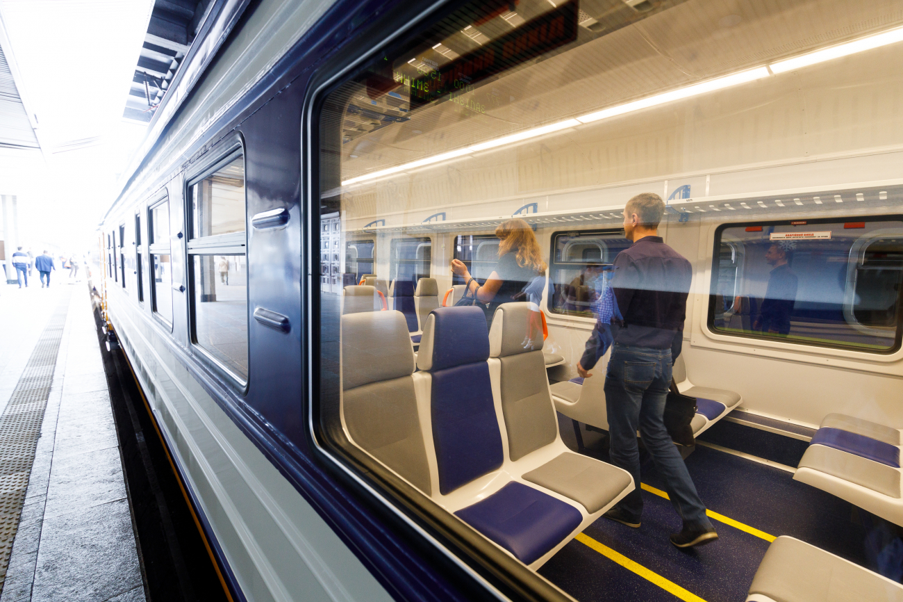 Укрзалізниця показала оновлений рухомий склад: на чому тепер возять українців (фото)