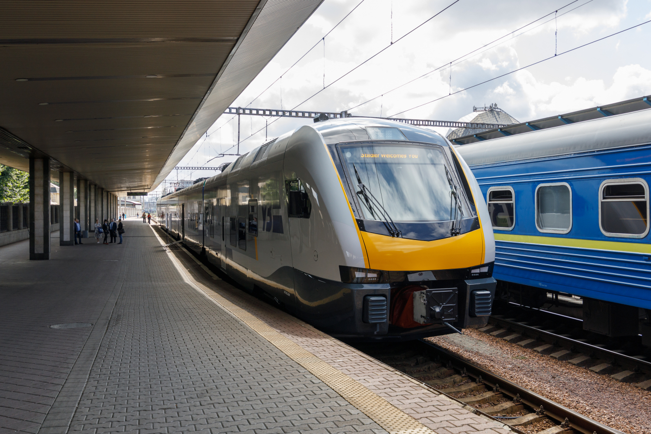 Укрзалізниця показала оновлений рухомий склад: на чому тепер возять українців (фото)