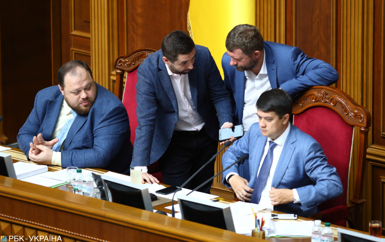 Некомандная игра. Грозит ли отставка спикеру Разумкову