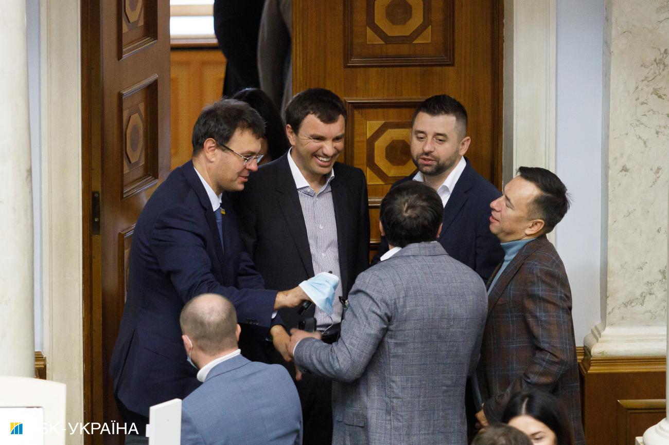 Деньги на округа, "минималка" и дороги: чего депутатам не хватило в госбюджете