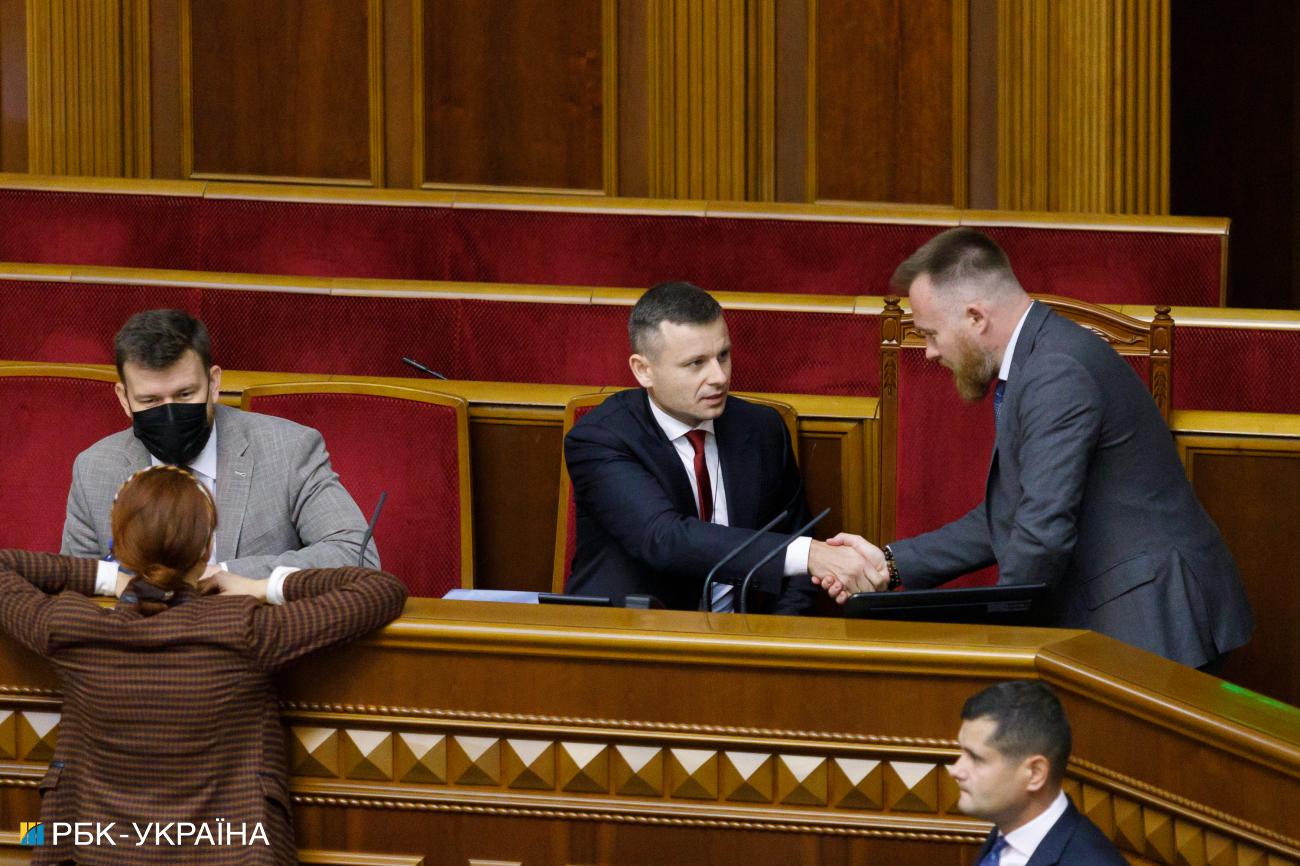 Деньги на округа, "минималка" и дороги: чего депутатам не хватило в госбюджете