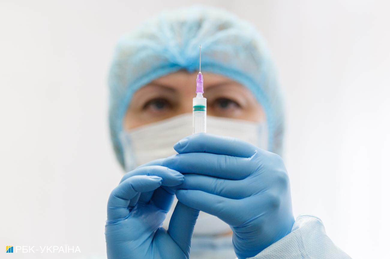 Ковідний фронт. Що відбувається в "червоній" зоні і чи загрожує Україні повний локдаун