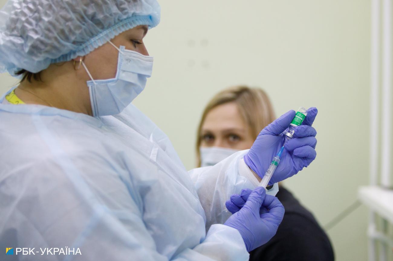 Укол каждому. Где в мире вводят обязательную вакцинацию и чего ждать украинцам