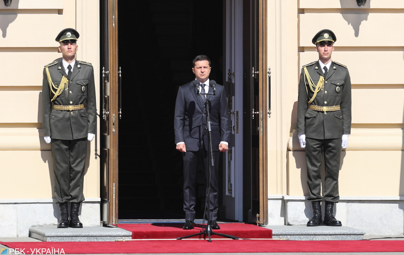 Від ділового шику до мілітарі. Еволюція стилю Зеленського: погляд через роки