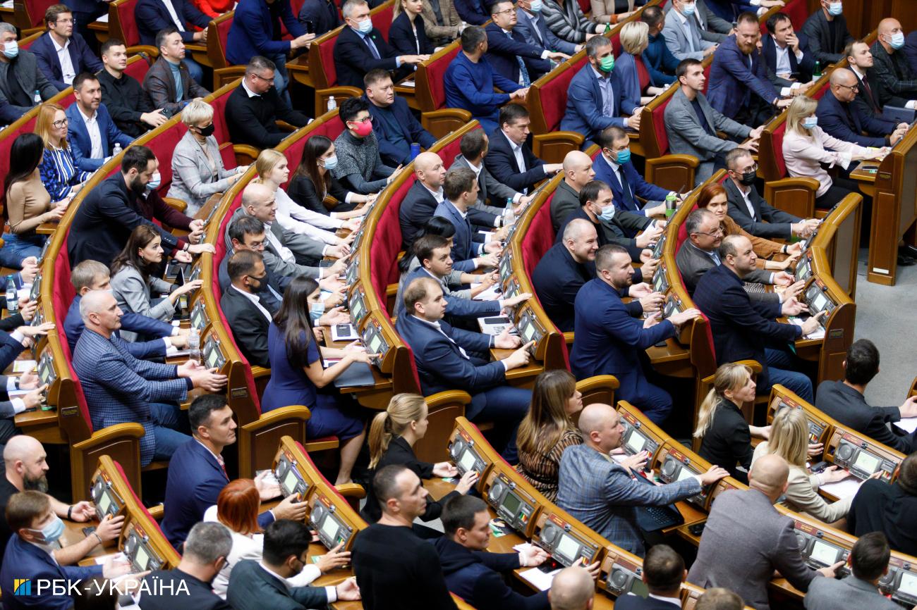 Неширокая коалиция. Как "За майбутнє" и "Довира" помогают партии власти