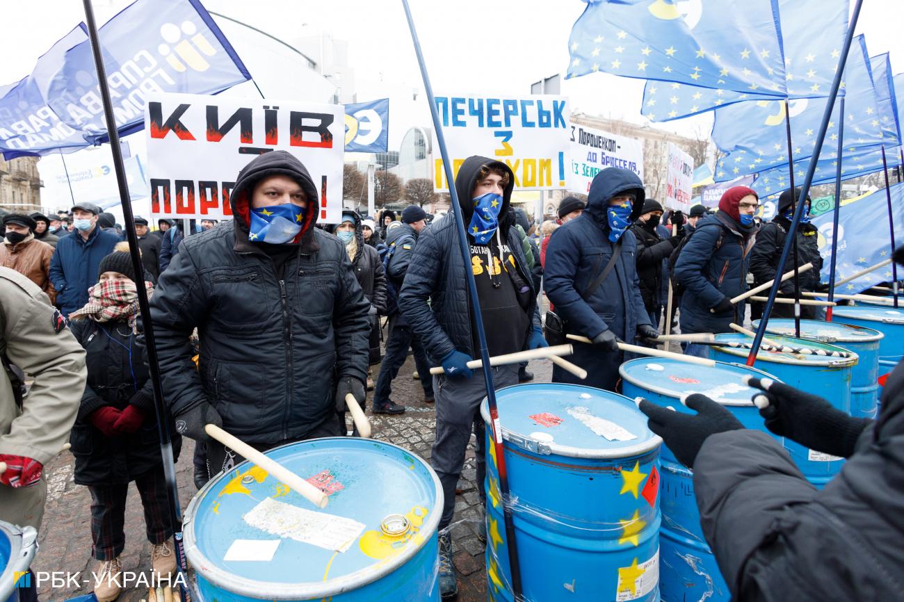 Широкая оппозиция. Как Порошенко пытается объединить оппонентов власти