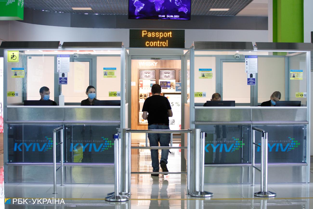 Паспортный контроль. Как и зачем Зеленский хочет узаконить двойное гражданство