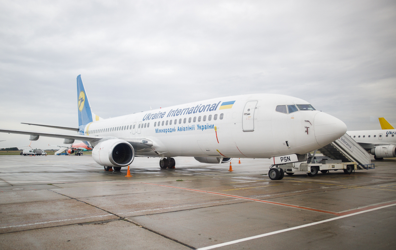 На одном самолете. В Украине осталась авиакомпания, которая выполняет рейсы во время войны