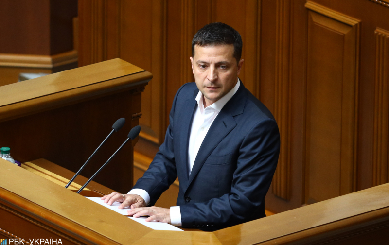 Від ділового шику до мілітарі. Еволюція стилю Зеленського: погляд через роки