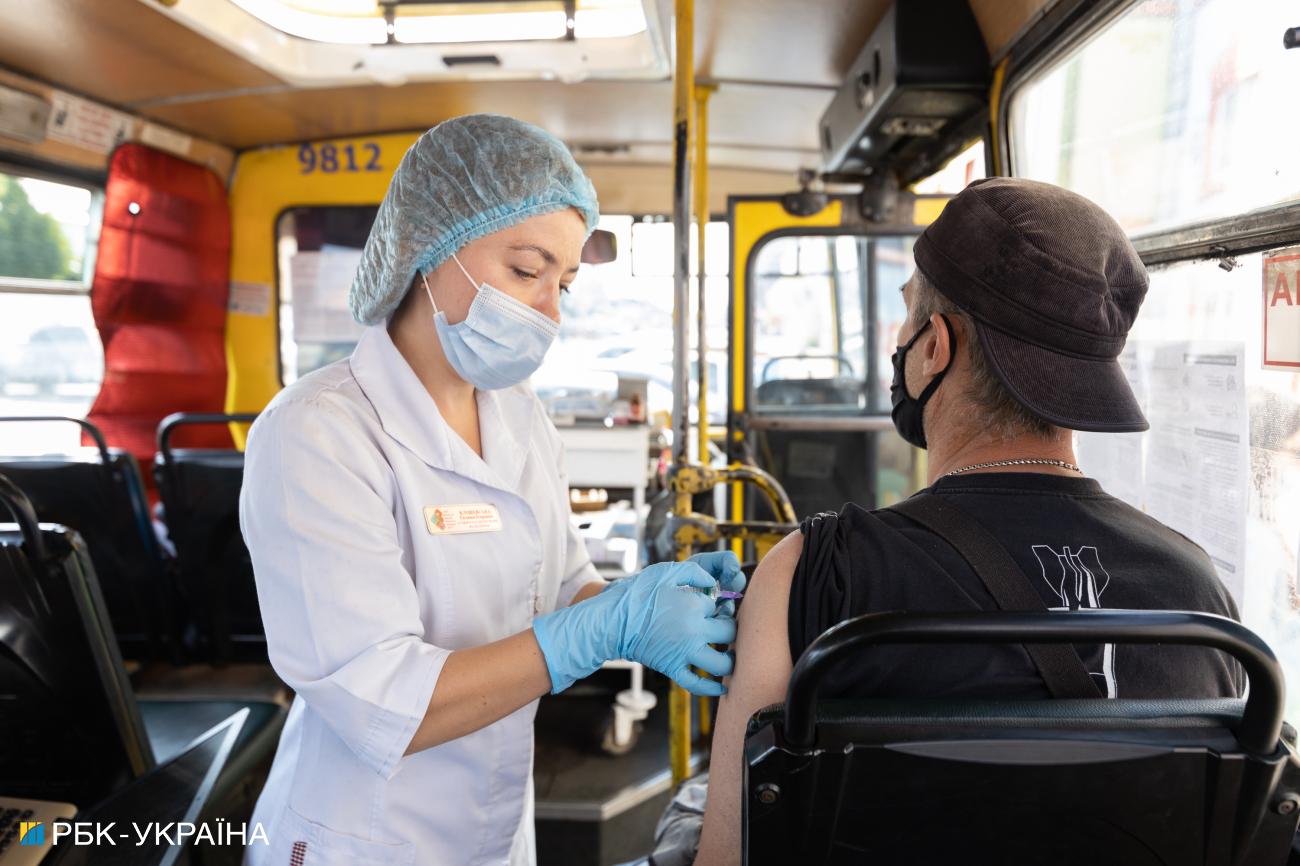 На пороге пика. Будет ли новый локдаун в Украине и как его избежать