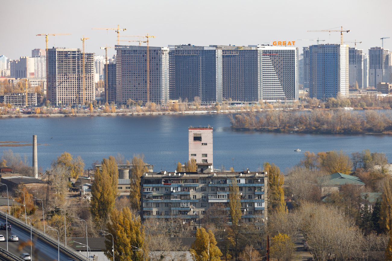 Портрет покупателя квартир, замершие цены и судьба проектов "Аркады": итоги недели на рынке недвижимости