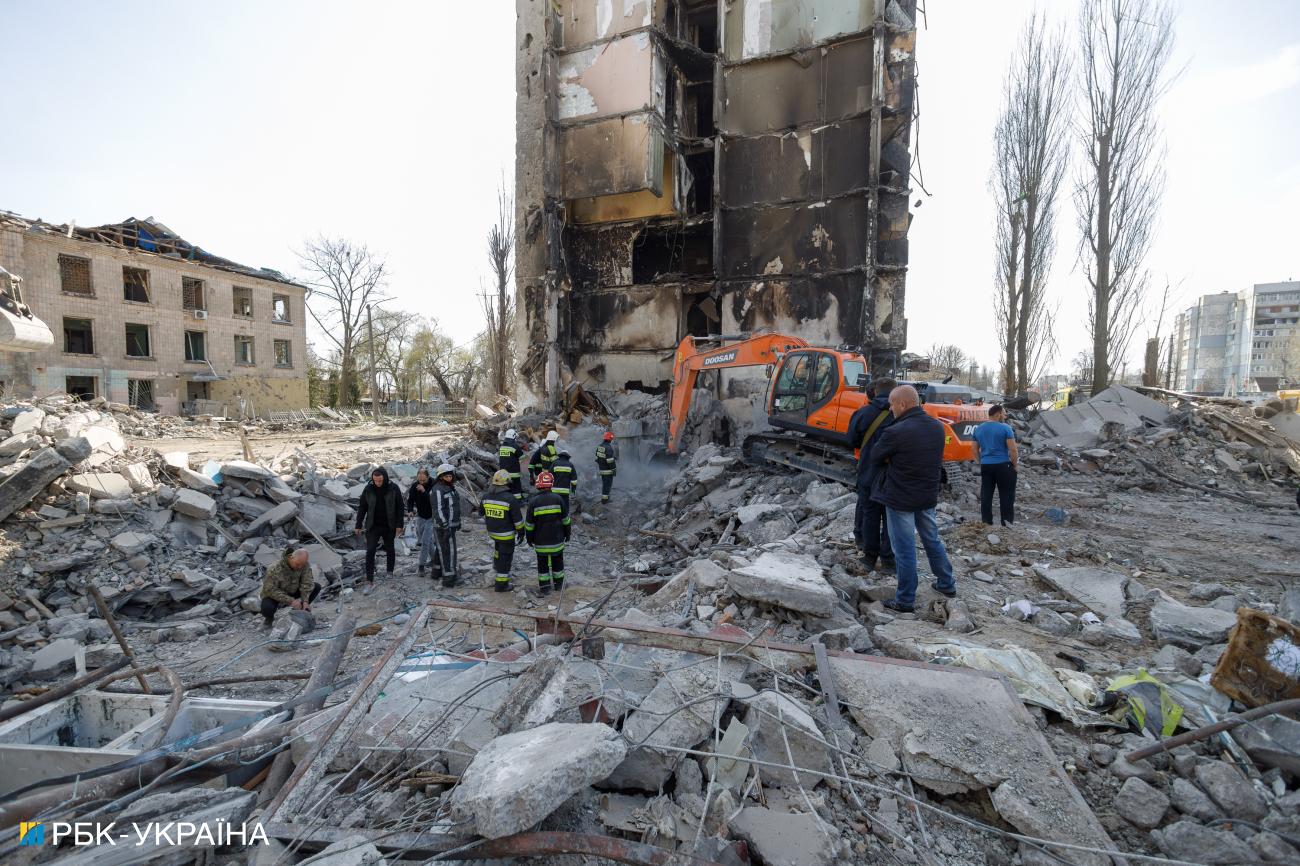 Хто допоможе Україні встати на ноги після війни і де брати на це гроші