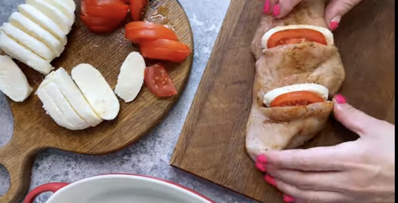 Ніжна м'ясна гармошка на вечерю: простий рецепт страви, яку зможе приготувати кожен