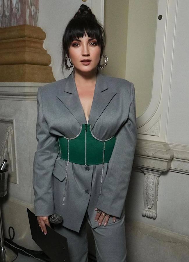 Носит современные тренды: Николас Карма узнал стоимость лука Оли Цыбульской