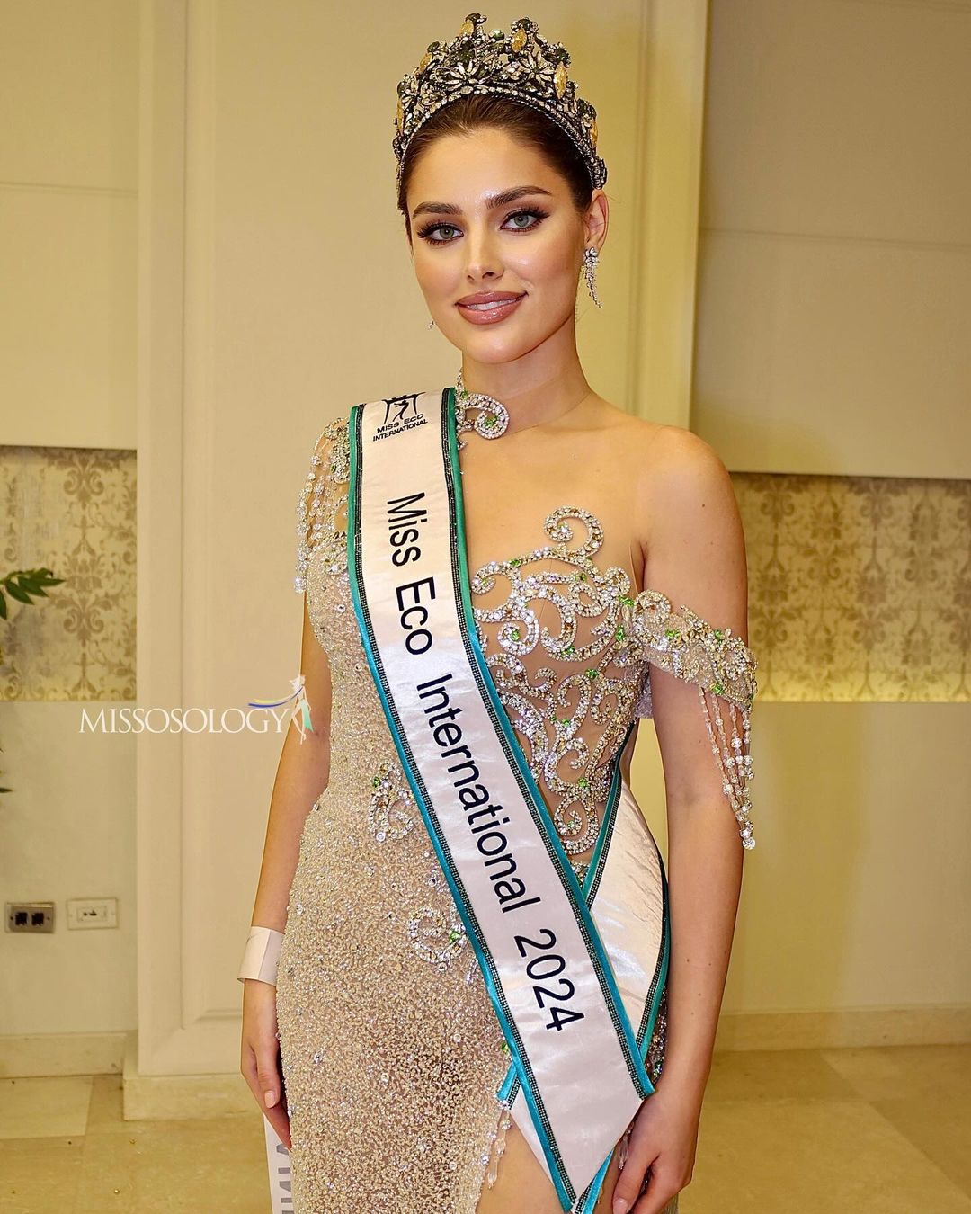 Українка Ангеліна Усанова перемогла на конкурсі Miss Eco International-2024 в Єгипті. Фото красуні