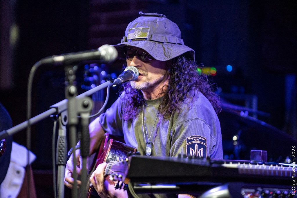 "О, Боже, ти його не забирай": Юркеш зворушив піснею у День Героїв