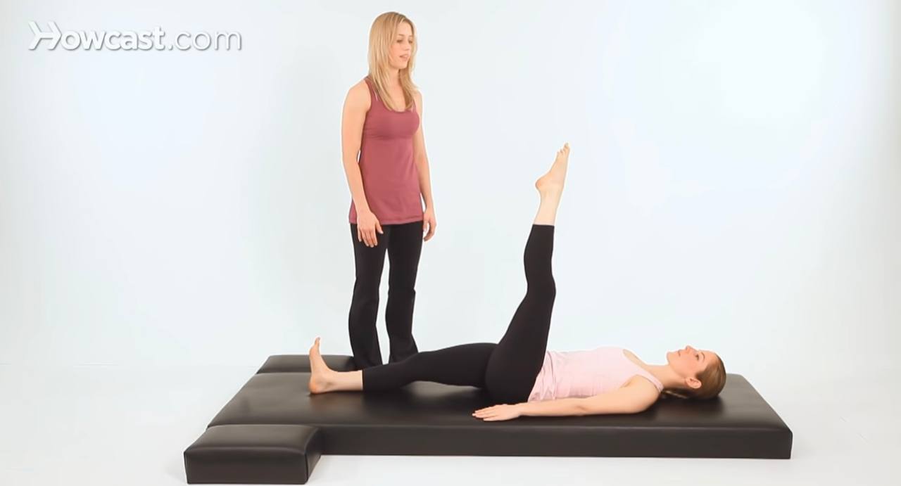 Пілатес зміцнює м'язи преса: 5 ефективних та корисних вправ для тіла