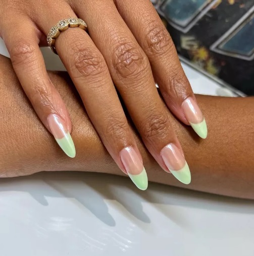 Цей колір манікюру - найгарячіший тренд сезону: як він виглядає та які дизайни вибрати