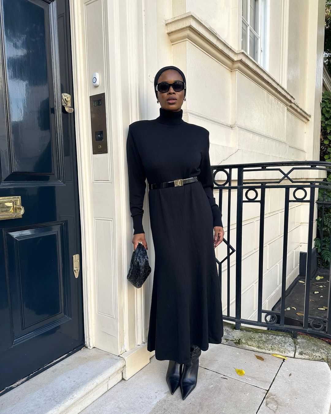 З чим носити чорну сукню восени: 5 стильних образів, які ніколи не вийдуть із моди