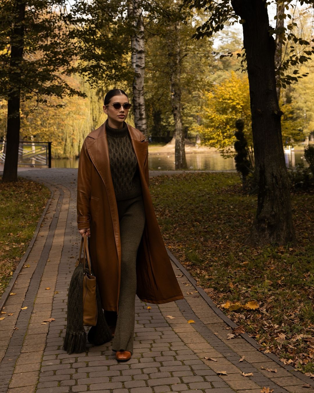 Шкіряне пальто і тренч: який верхній одяг вибирають Огнєвіч, Мірошниченко та Саша Бо