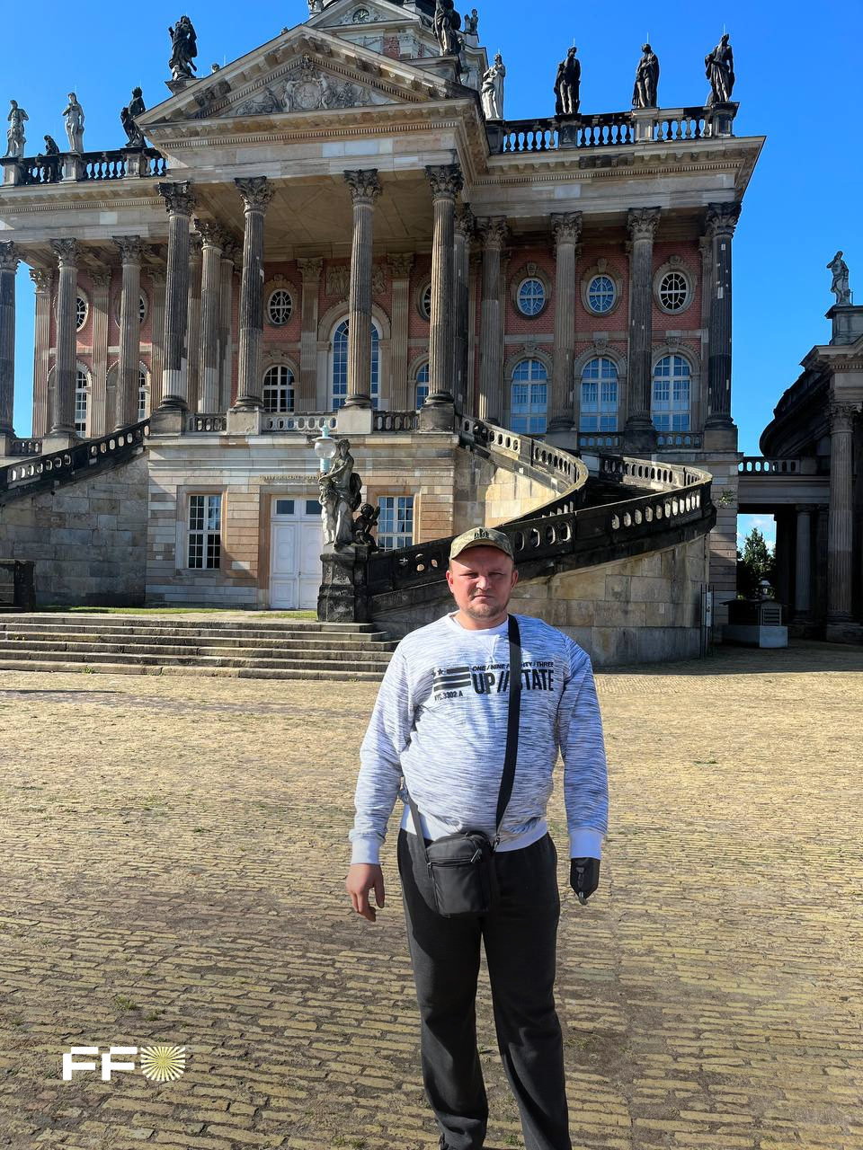 "Доводиться просити, щоб поступилися місцем". Воїн ЗСУ - про життя з протезом, реакцію суспільства і що тримає на плаву