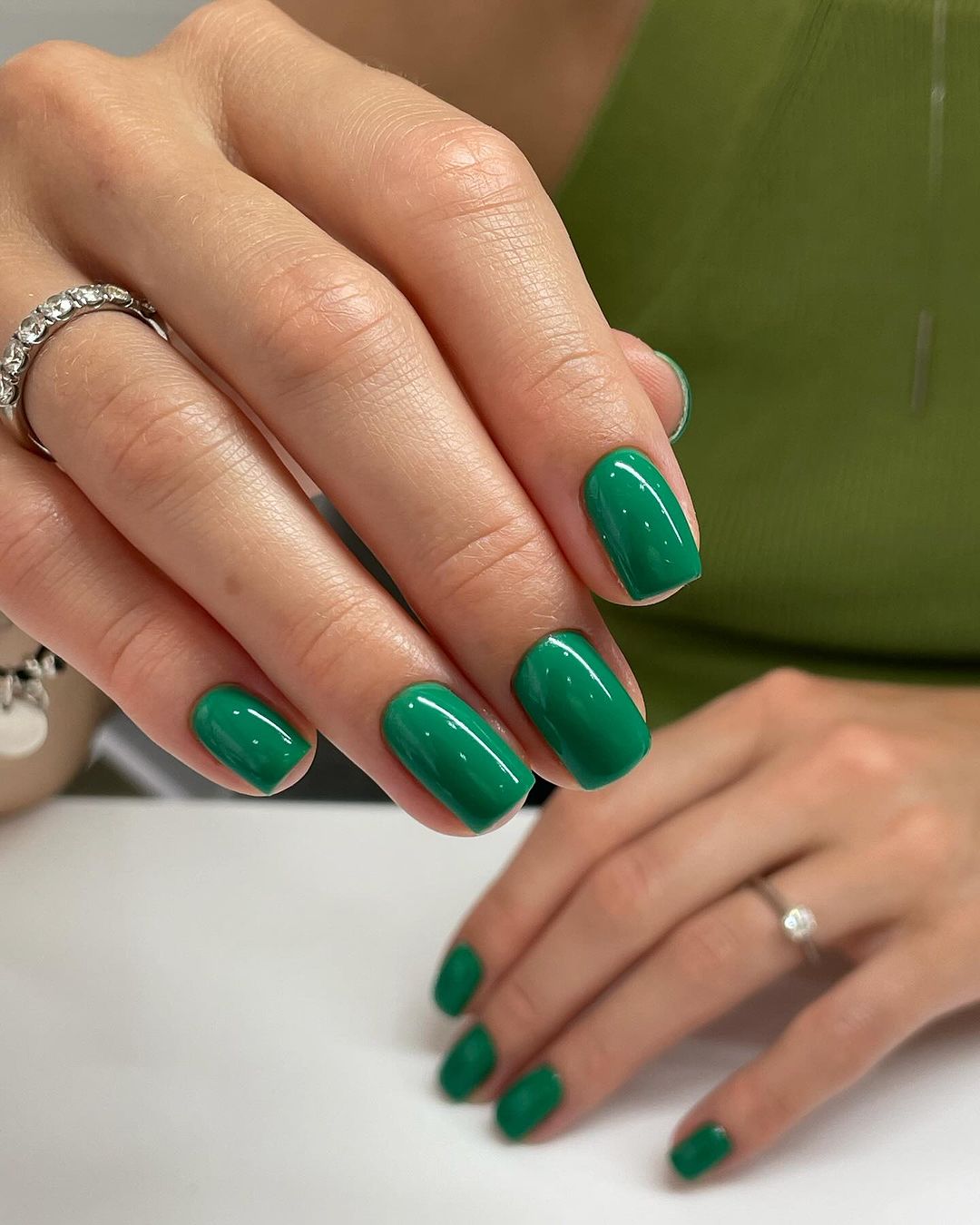 Щасливий колір місяця: який манікюр притягне гроші та кохання у грудні