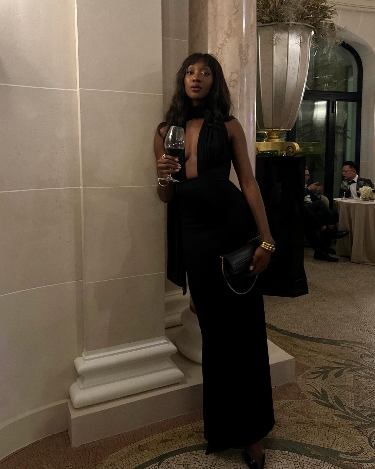 Формула святкового образу: які сукні вибрати для корпоративу або вечірки на Новий рік 2025