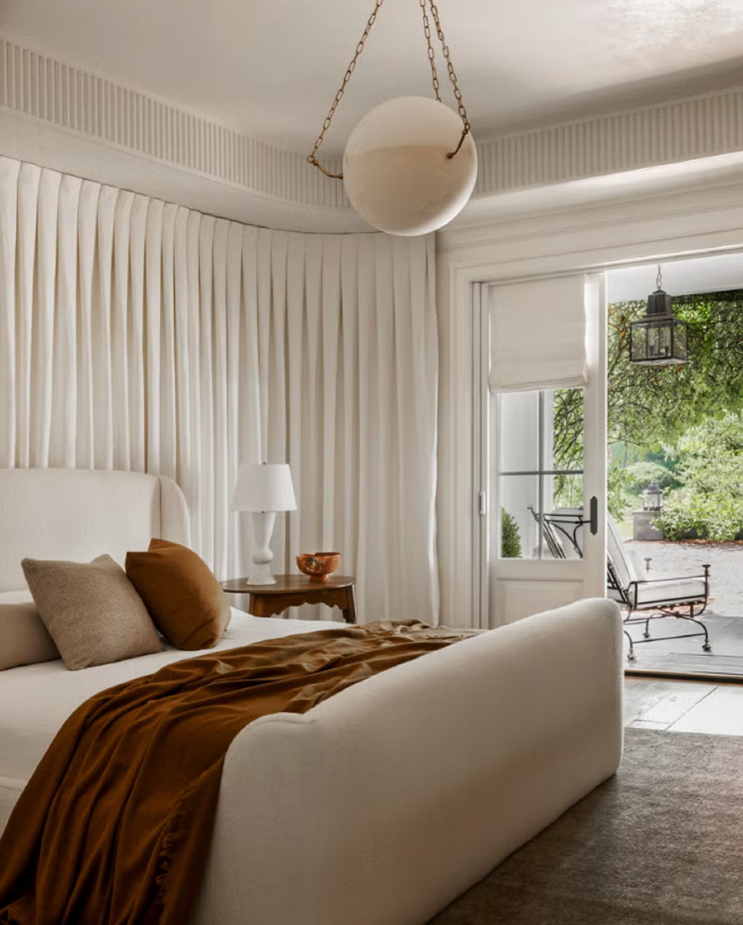 Лучшие тренды в дизайне спален в 2025 году по мнению дизайнеров (фото)