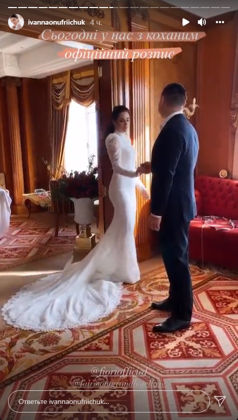 Ведущая "Танцев" Онуфрийчук официально вышла замуж за миллионера через 8 месяцев после свадьбы