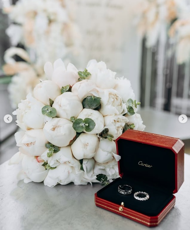 Зірка "Холостяка" показала нові фото весілля і заінтригувала мережу: "Це що Терен?"