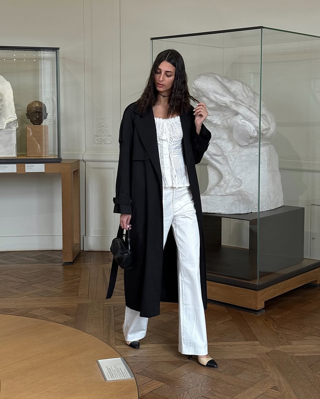 Цей колір джинсів - головний хіт літа 2025: з чим їх носити, щоб виглядати модно