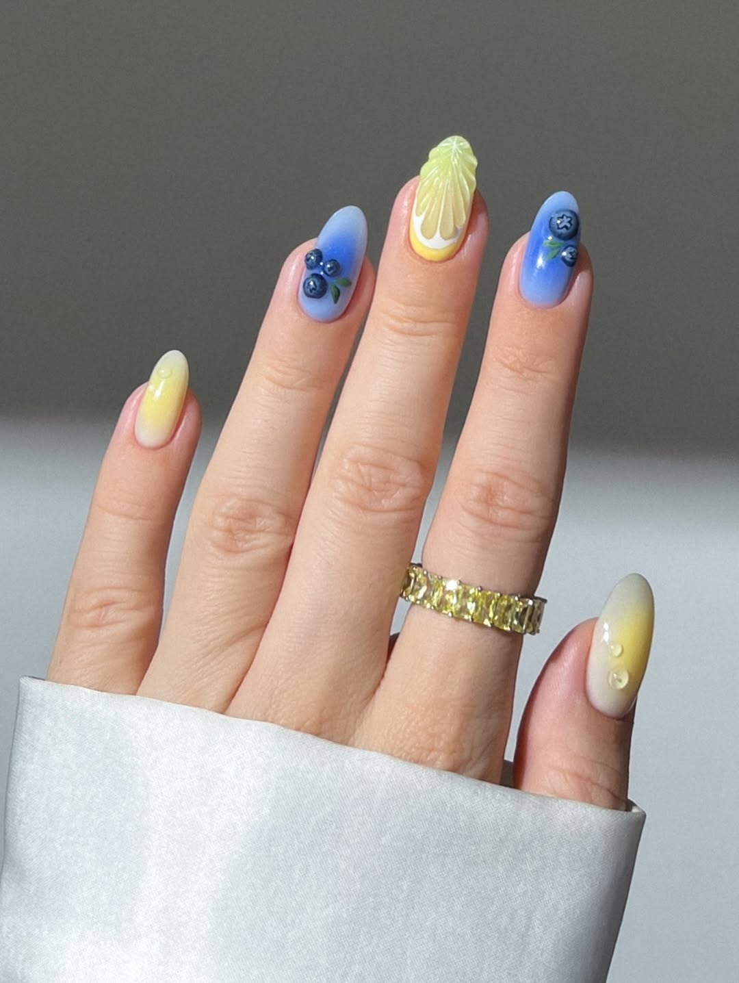 Трендовий манікюр на липень 2025: ідеї з яскравим дизайном, які варто спробувати
