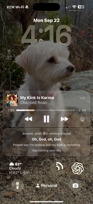 Як увімкнути ефект Liquid Glass в iOS 26 і оновити вигляд домашнього екрана
