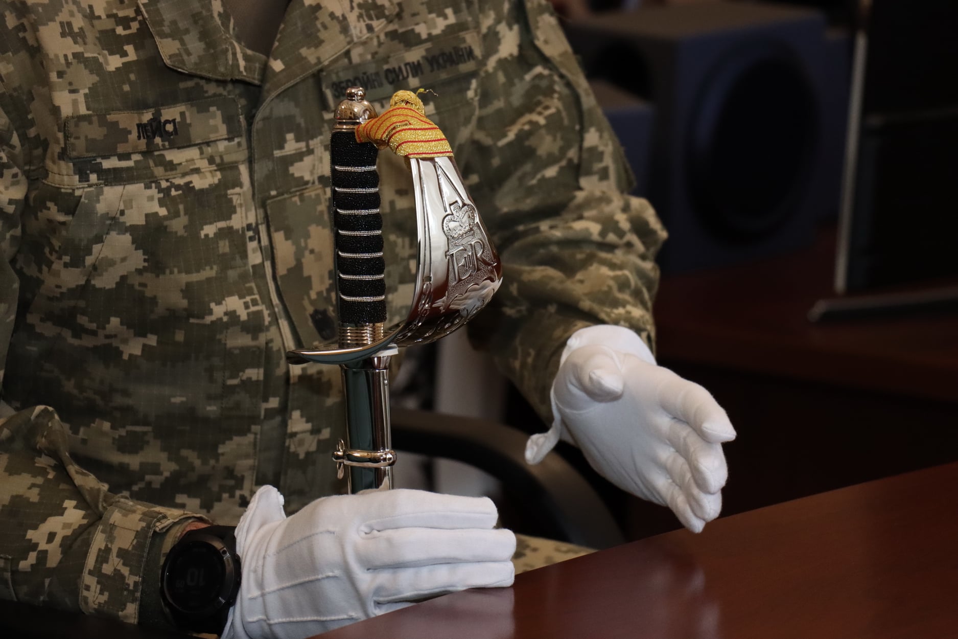 Украинец, который стал лучшим иностранным студентом военной академии Британии, вернулся домой