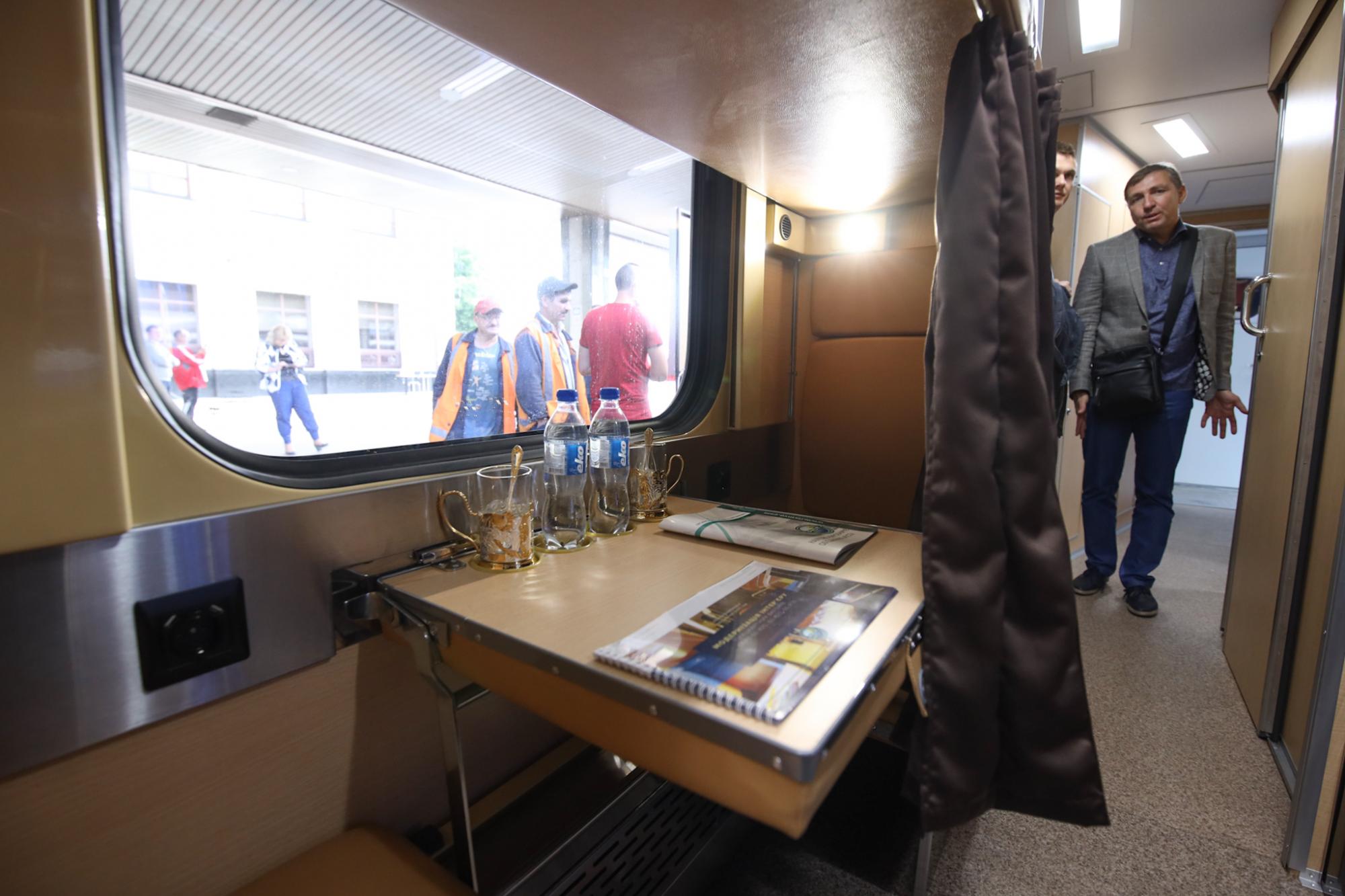 З'явилися фото "капсульних плацкартів" від Укрзалізниці: як в Японії!