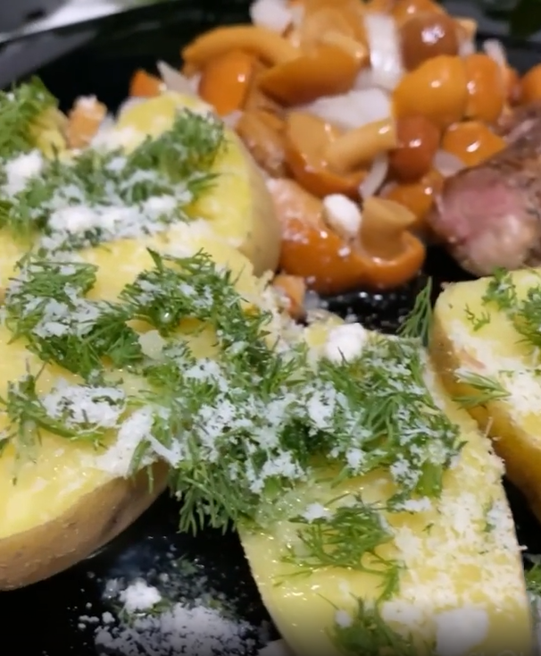 Как быстро и вкусно запечь картофель без духовки: на приготовление уйдет только 10 минут