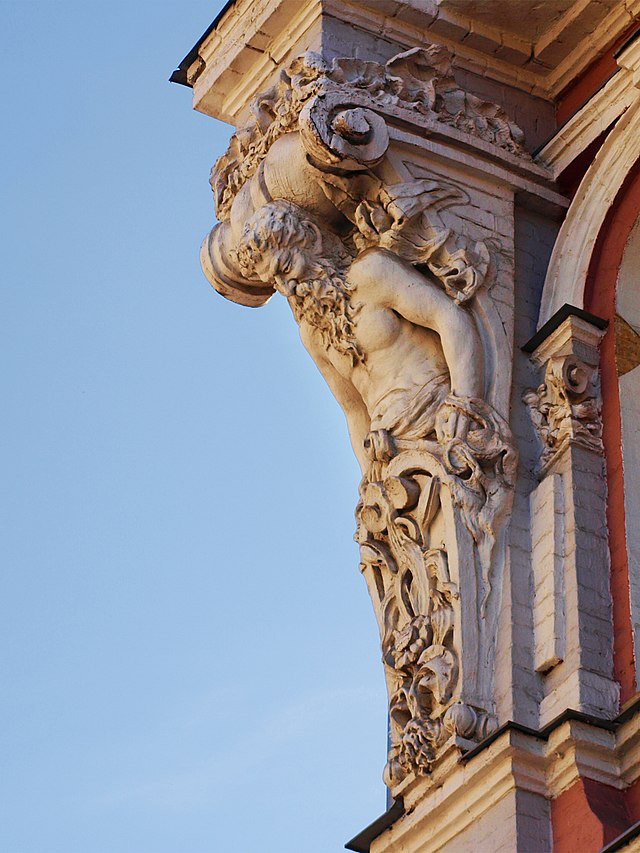 Дивіться, як виглядає київський будинок, власник якого "продав душу дияволу"