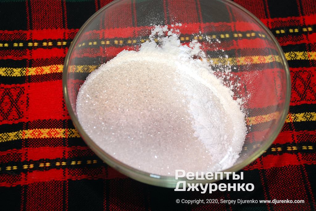 Кулинар поделился простым рецептом манника на кефире: недорого и бесподобно вкусно!