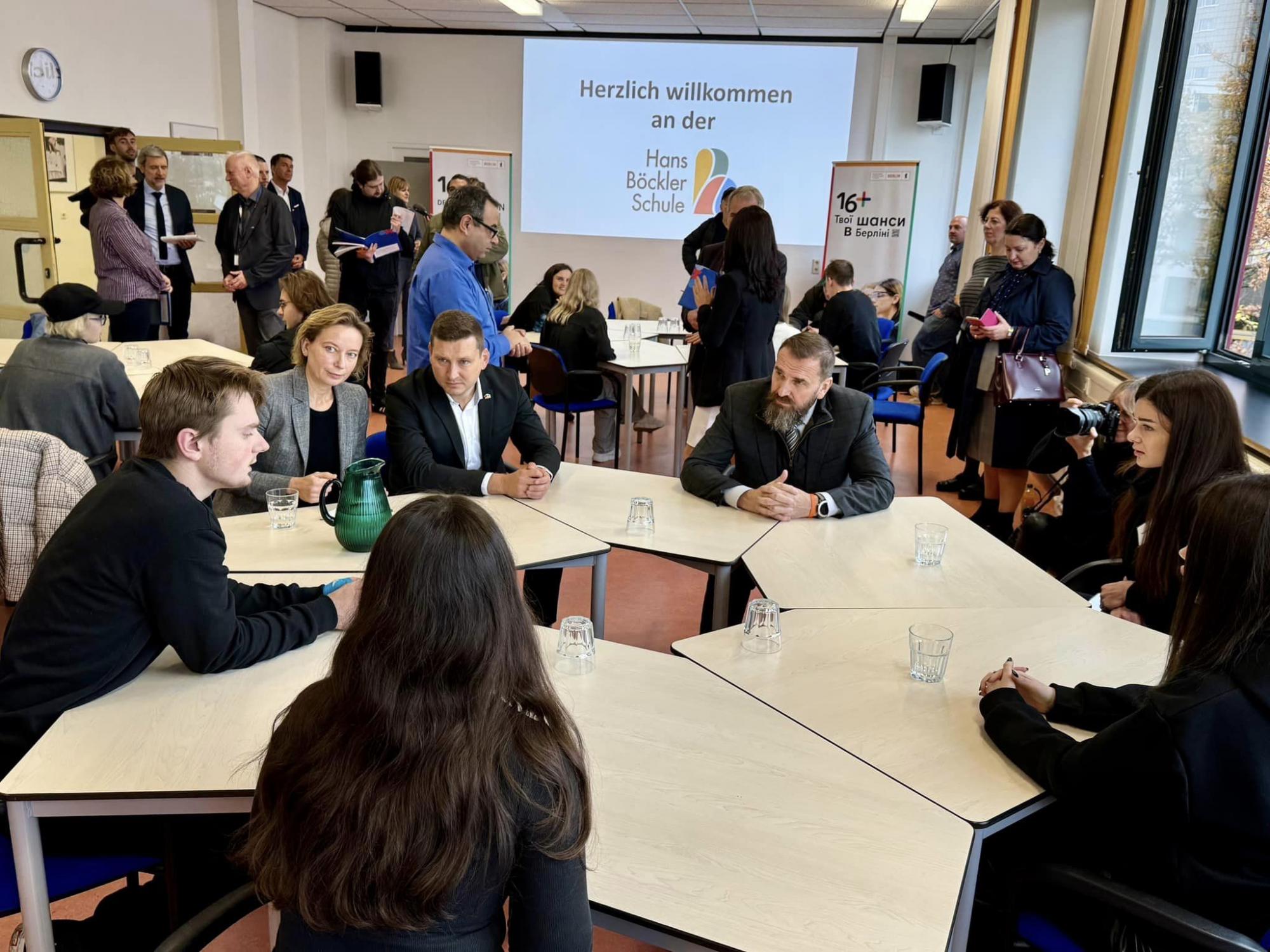 Оксен Лісовий розповів, як українські діти навчаються в Німеччині