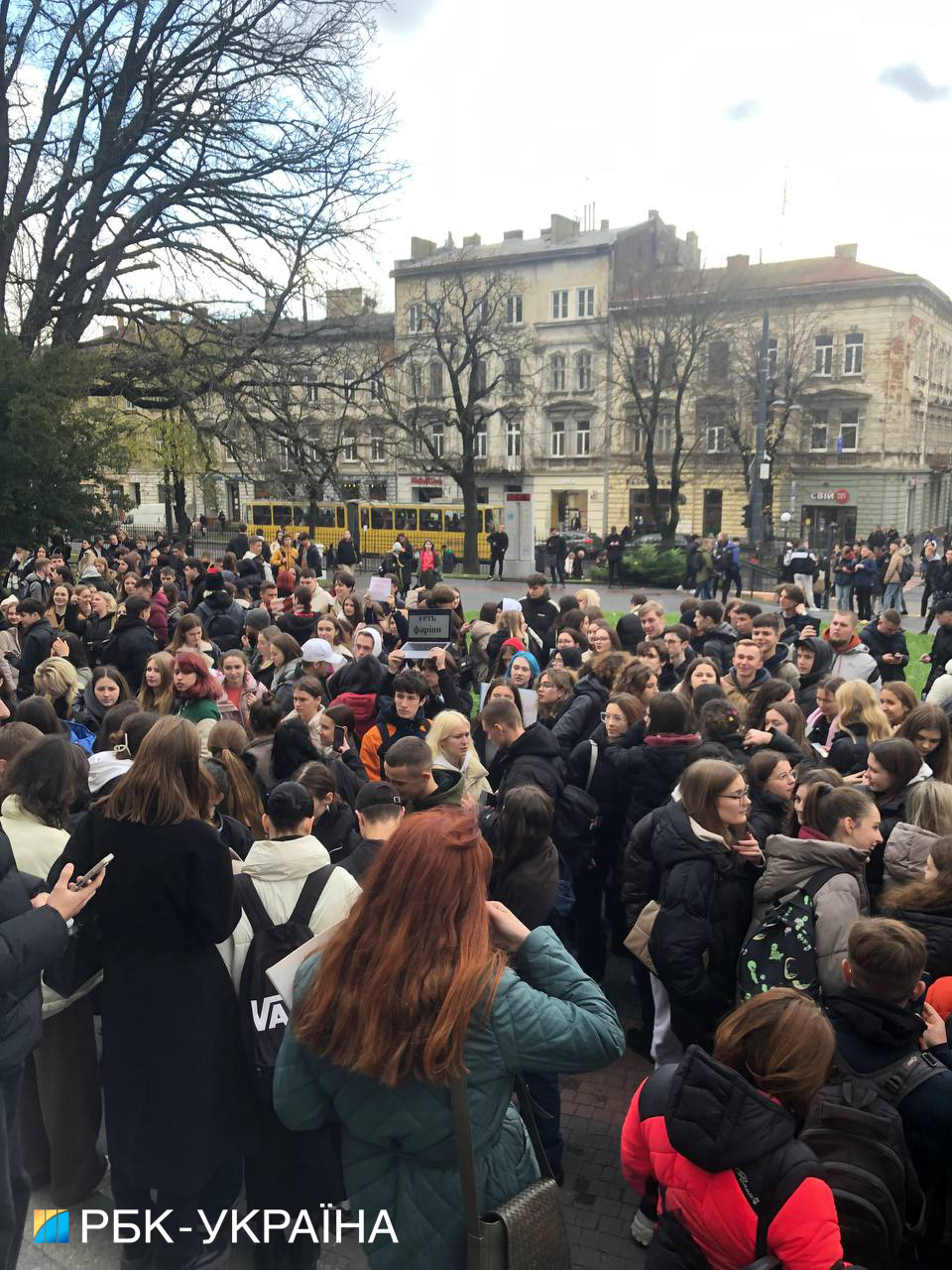 "Освіта без комуністів". У Львові великий мітинг проти Фаріон, тисячі студентів вийшли на вулицю