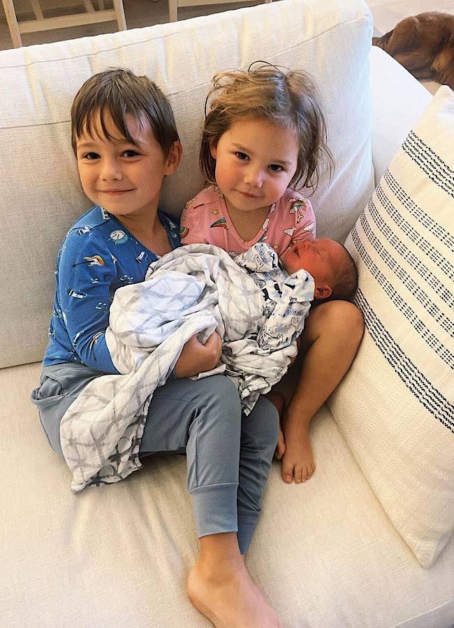 Зірка культового серіалу "Щоденники вампіра" показала, як виглядає її новонароджене маля