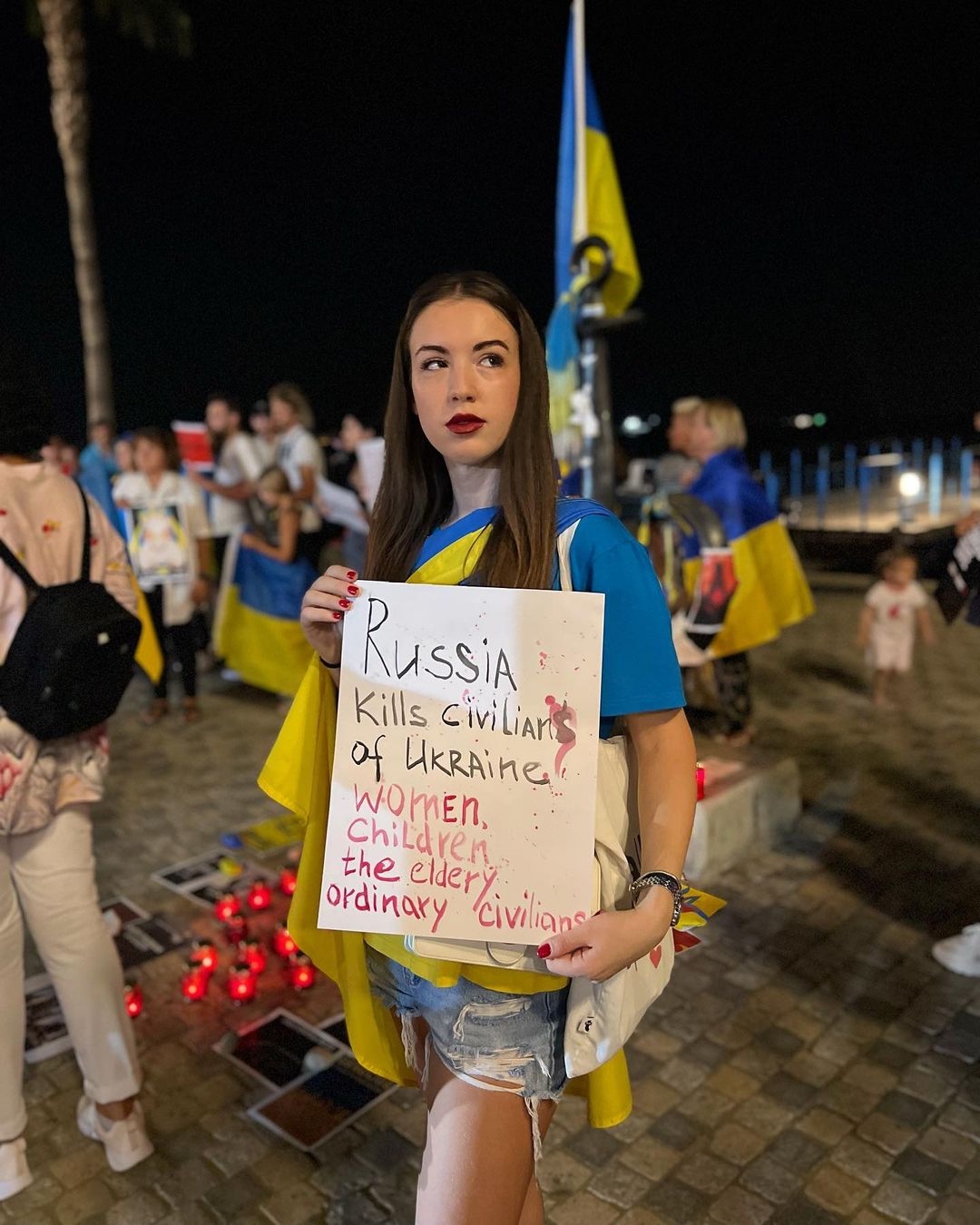 Ракетный террор РФ вывел на митинги в поддержку Украины тысячи людей в разных странах: фото и видео