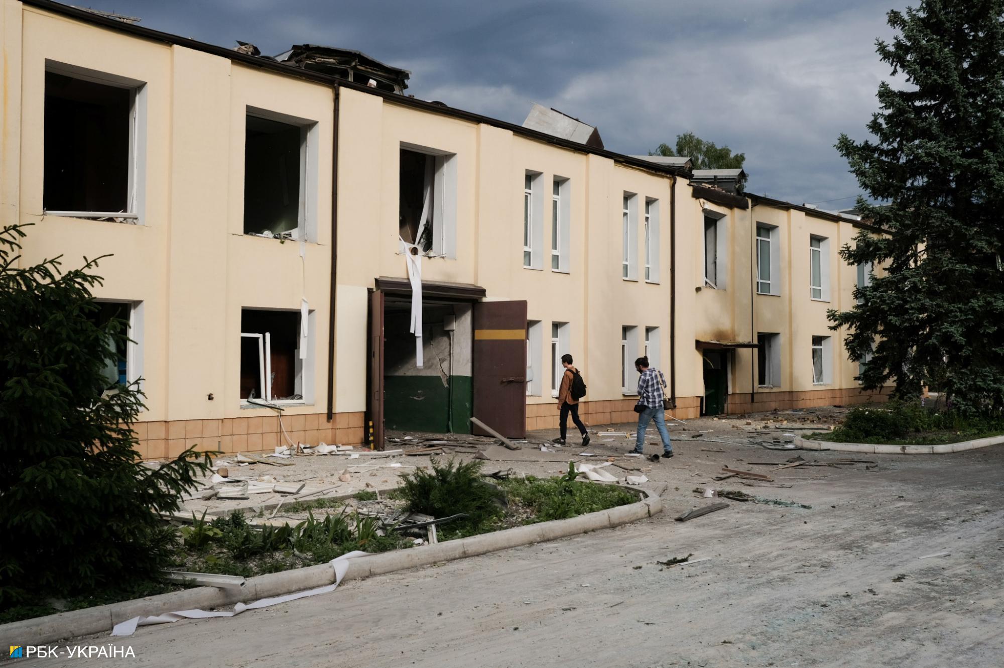 Ранковий удар по Києву. Фоторепортаж з обстріляного ДВРЗ